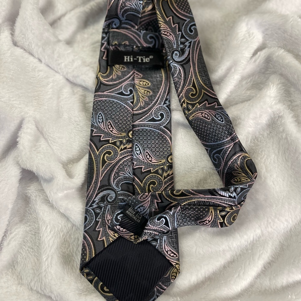 Hi-Tie pattern tie.‎ 100% silk - Picture 5 of 5